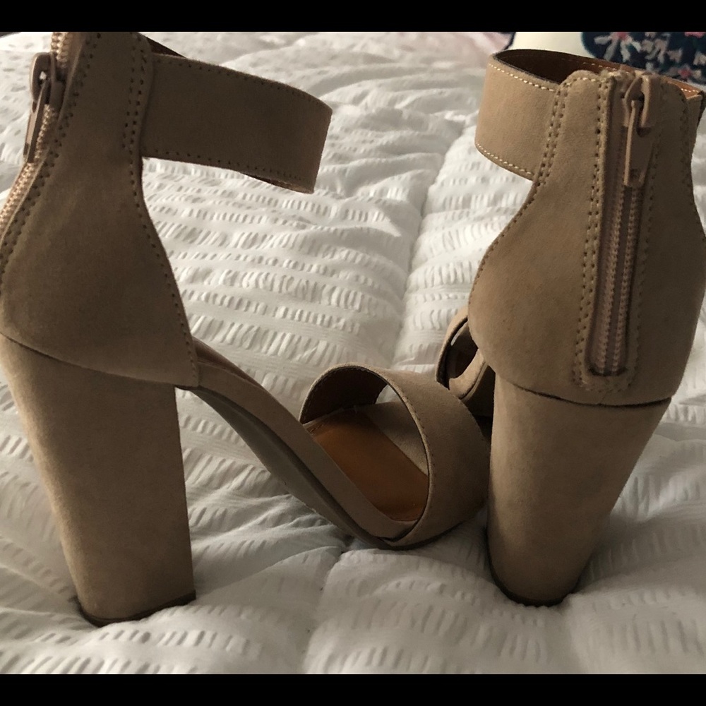 Cream open toe heels - Picture 4 of 4
